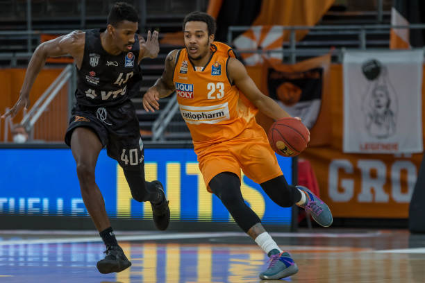 领先的一方 领先的一方