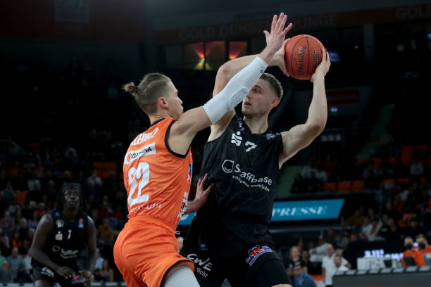 将观众拉入 将观众拉入