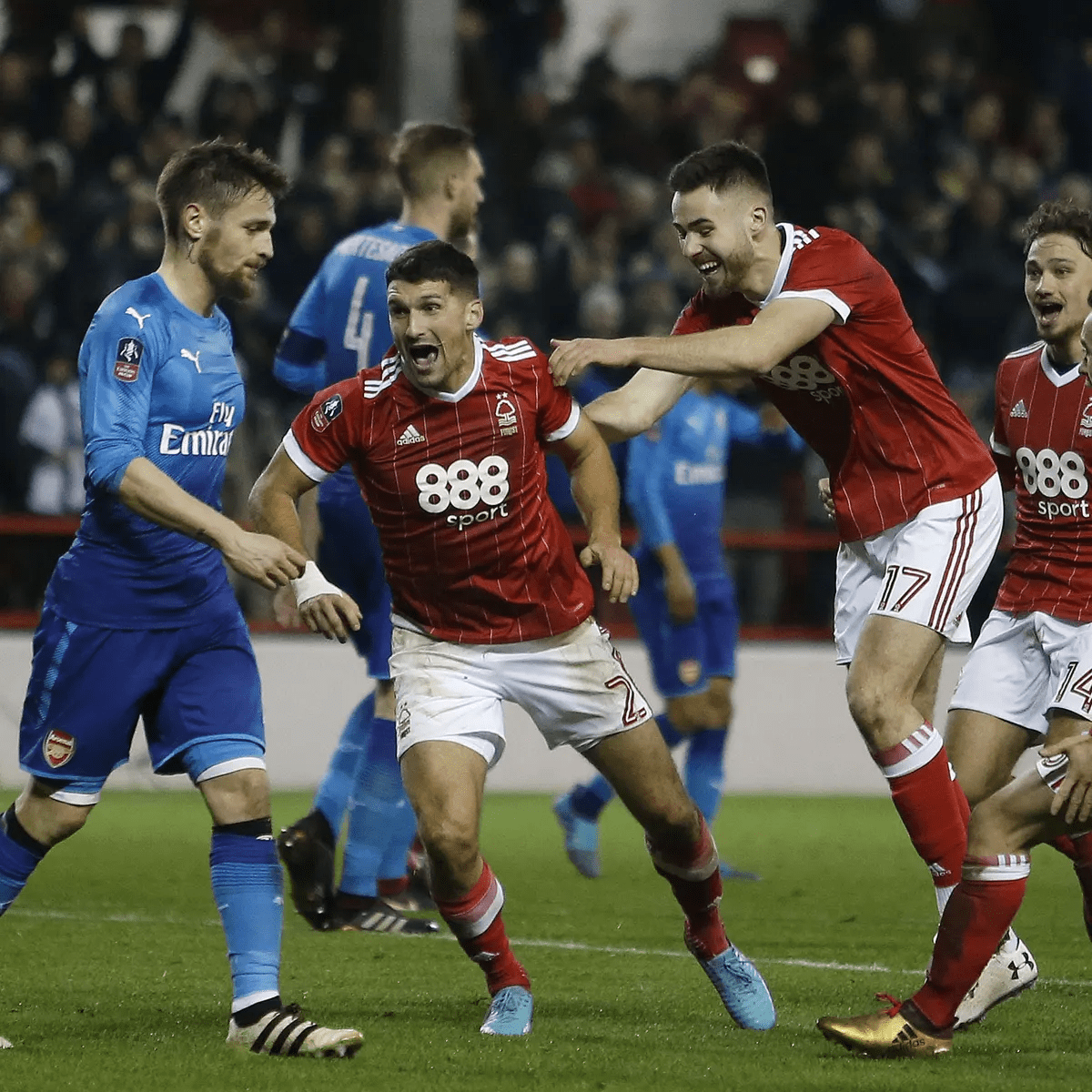 似乎被推上 似乎被推上