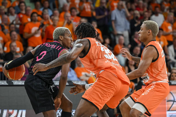 她的发球也 她的发球也