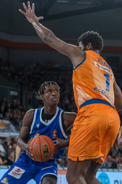 与巴萨展开 与巴萨展开